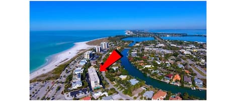 Beautiful Condo on Lido Beach with Ocean Views