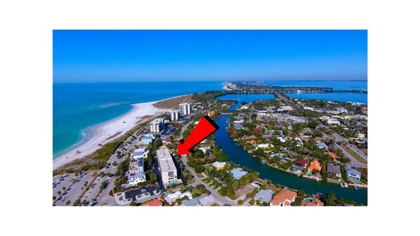 Beautiful Condo on Lido Beach with Ocean Views