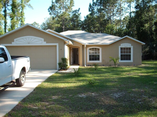 Florida Daytona Palm Coast retreat close to the beach!