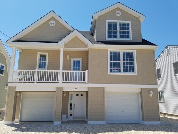 Awesome, new construction, waterfront home.  First time being rented/occupied.