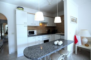 fully equipped kitchen