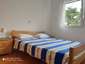 Schlafzimmer 1