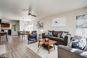 Living room/Dining area