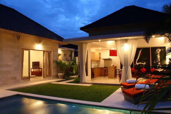 Modern Beachside 2 Bed Villa,Batu Belig"