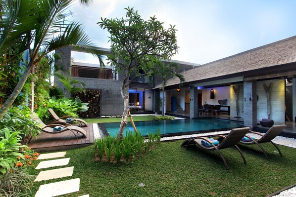 Anjali Blue 4 Bedroom Villa, Petitenget