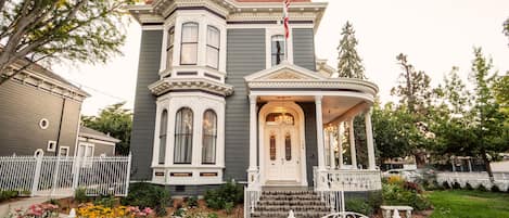 Experience the stately Victorian elegance of the McClelland House B&B. 