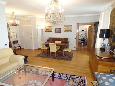LUXURIOUS APARTMENT IN THE HEART OF SANREMO (Citra: 008055-LT-0018)