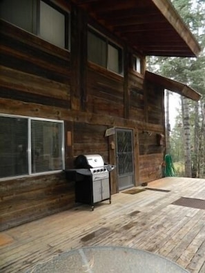 Large deck with BBQ Grill