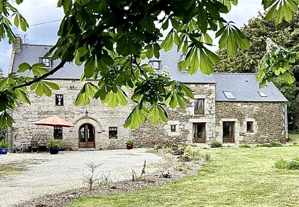 Enjoyed by couples and groups of up to 6 with use of 3 double bedrooms & 1 twin