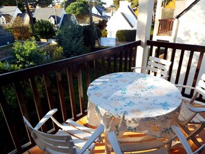 屋外ダイニングエリア