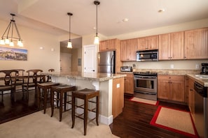 Fully-equipped kitchen with large island