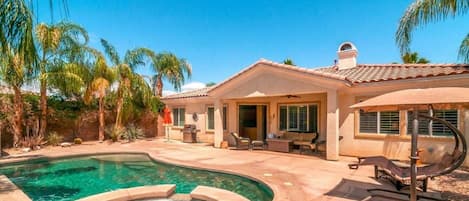 The Heat Retreat features a deep pebble tech pool and a beautiful jacuzzi.