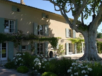 Vast Provençal Residence 5 Bedrooms