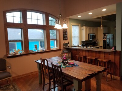 4 BLKS to Beach- 3 BR, 2.5 BA- Sleeps 8- Detailed Custom Home