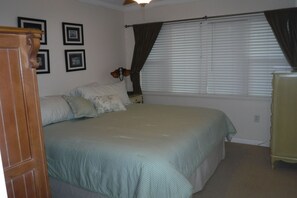 #7 Bedroom with King size bed