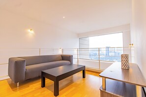 Sophisticated Lounge Facing Beautiful Landscapes
