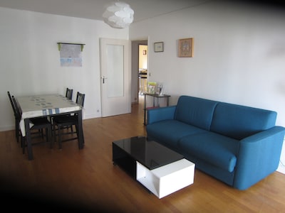 Apartment 800 meters from the beach of the furrow and 100 meters from the station
