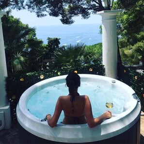 Bain à remous extérieur