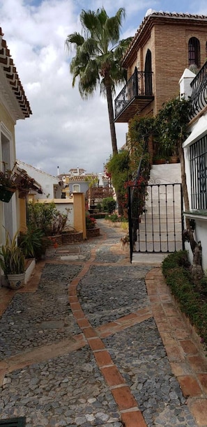 Hallway towards the apartment