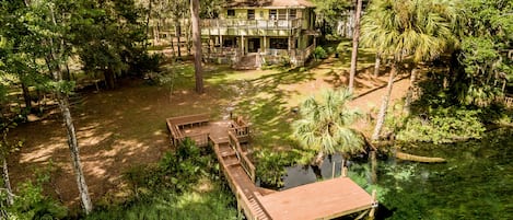 Large vacation home on the Rainbow River