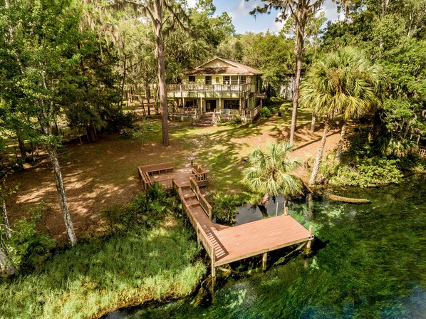 Large vacation home on the Rainbow River