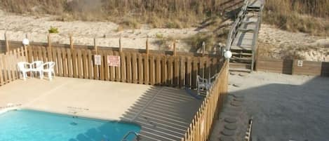Private pool & walkway to beach