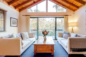 Settle into two plush sofas by the wood-burning fire in the formal living area and soak in breathtaking bushland views.