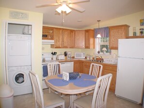 Fully equipped kitchen (table seats 8)