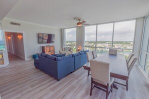 Living Room/Dining Room
