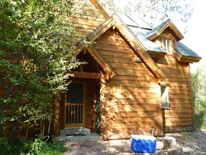Front of cabin. Entering in the kitchen.
