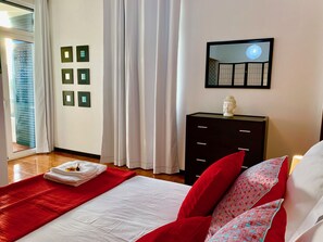 Gemütliches Zimmer mit Balkon in der Stadt Funchal