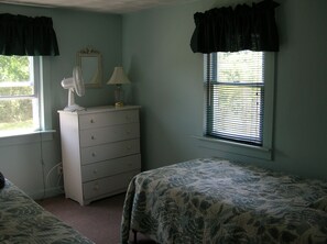 Twin bedroom