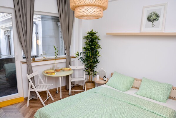 Bright comfy bedroom#old town Bucharest#block out curtains##underfloor heating 