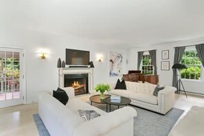 Living room & grand piano