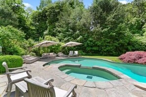 Spa & pool with waterfall 