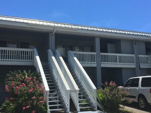 Upper level unit 