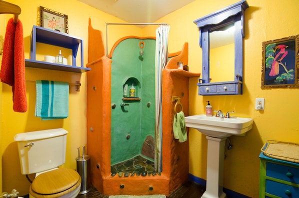 Casita Roja - bathroom