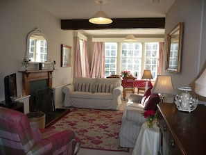 Sitting Room with dining area