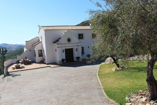 arriving at Villa Annehilde
