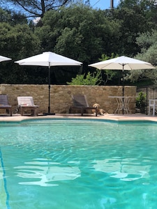 House in the Luberon, Provence, fabulous pool, views and privacy; near golf