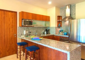 Comfortable kitchen with granite countertops & stainless appliances