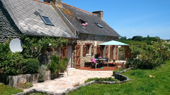 Das Haus mit Terrasse nach Süden. 