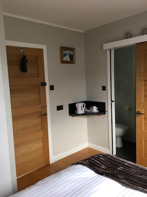 En-suite entrance , tea and coffee facilities , biscuit too !