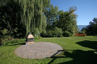 Stellar Jay Hollow near Okanagan Lk and adjacent to Bird Sanctuary In Summerland