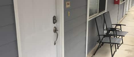 Front door/electronic lock
