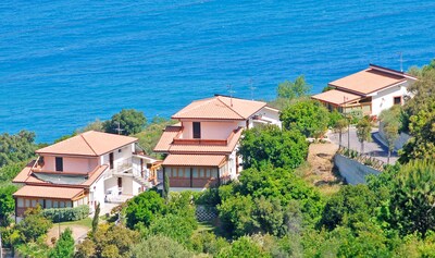 House surrounded by nature, between the sea, the sun and the earth in Capo d'Orlando