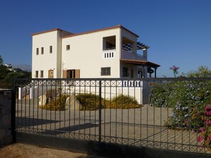 Entrance to Villa Havana. 
