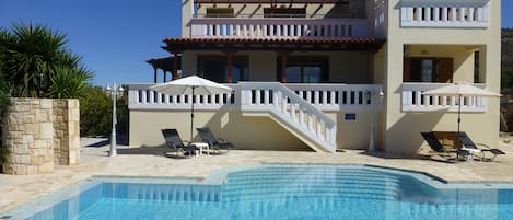 Villa Havana and Roman steps into the inviting pool.