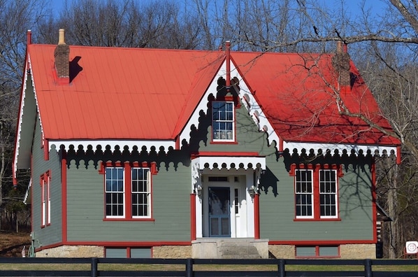 Circa1850, Blue Wing Landing Inn, close the Ark Encounter