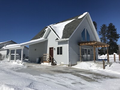 Newly Remodeled!! Nestled between Glacier Park and Whitefish Mountain Resort!